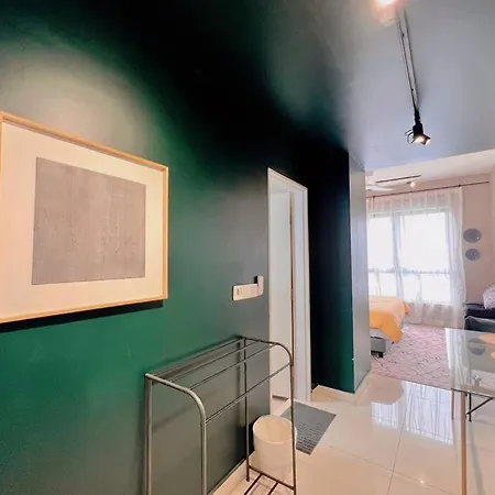 Studio Staycation D'Sara @ Linked Mrt, Near Thomson Hospital & Sungai Buloh Hospital Exterior photo