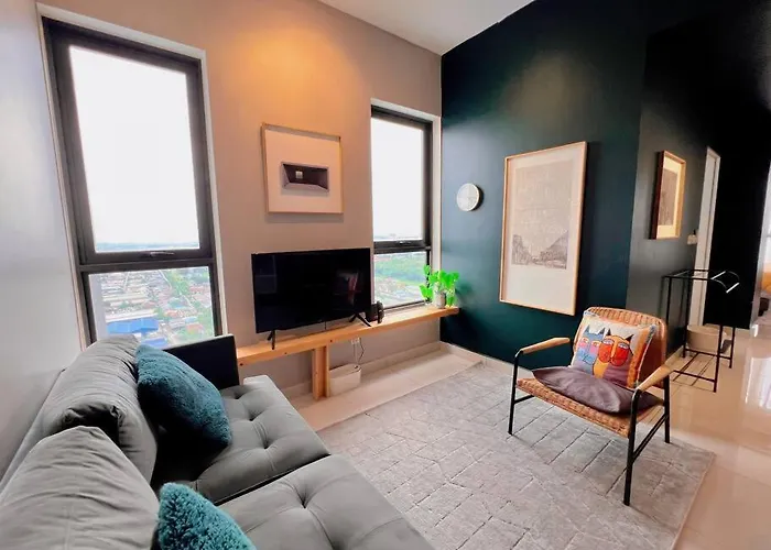 Studio Staycation D\'Sara @ Linked Mrt, Near Thomson Hospital & Sungai Buloh Hospital