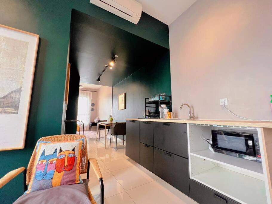Staycation D'sara @ Linked Mrt, Near Thomson Hospital & Hospital Apartment Sungai Buloh