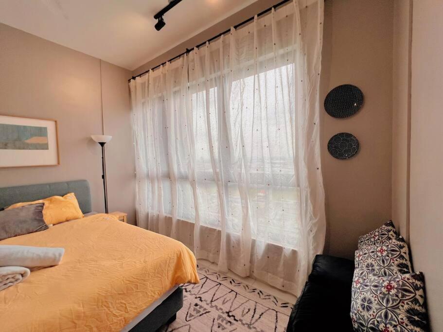 Staycation D'sara @ Linked Mrt, Near Thomson Hospital & Hospital Apartment Sungai Buloh