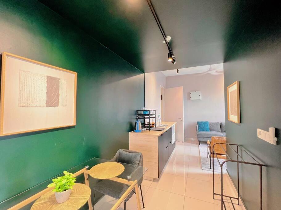 Apartment Staycation D'sara @ Linked Mrt, Near Thomson Hospital & Hospital *